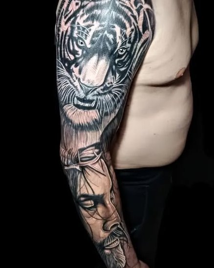 Manga entera con tigre y Cristo, hecha en varias sesiones